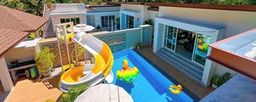 Le poulet poolvilla khanom