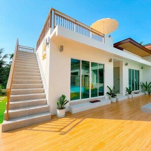 Rooftop terrace - Le poulet poolvilla khanom (Khanom)