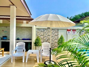 50-inch TV with cable channels - Le poulet poolvilla khanom (Khanom)