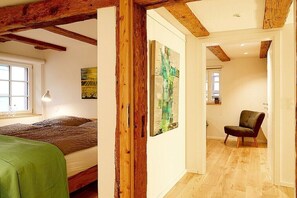 Silitysrauta/-lauta, ilmainen Wi-Fi, vuodevaatteet