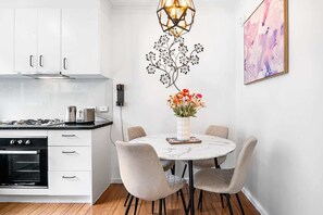 Dining - Serene 2-Bed Apartment in St Kilda (St Kilda)