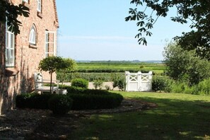 Property grounds - Tante Gisela Comfortable holiday residence (Hattstedtermarsch)