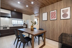 Vil·la, pati | Cortines opaques, planxa i posts de planxar i wifi gratuïta 