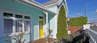 Napier Escape - stylish villa close to the sea