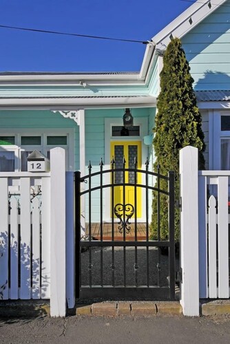 Napier Escape - stylish villa close to the sea