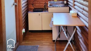 Kaffetrakter/tekoker, kjøleskap, mikrobølgeovn og kokeplater