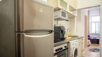 Basic-Apartment | Eigene Küche | Kühlschrank, Mikrowelle, Ofen, Herdplatte
