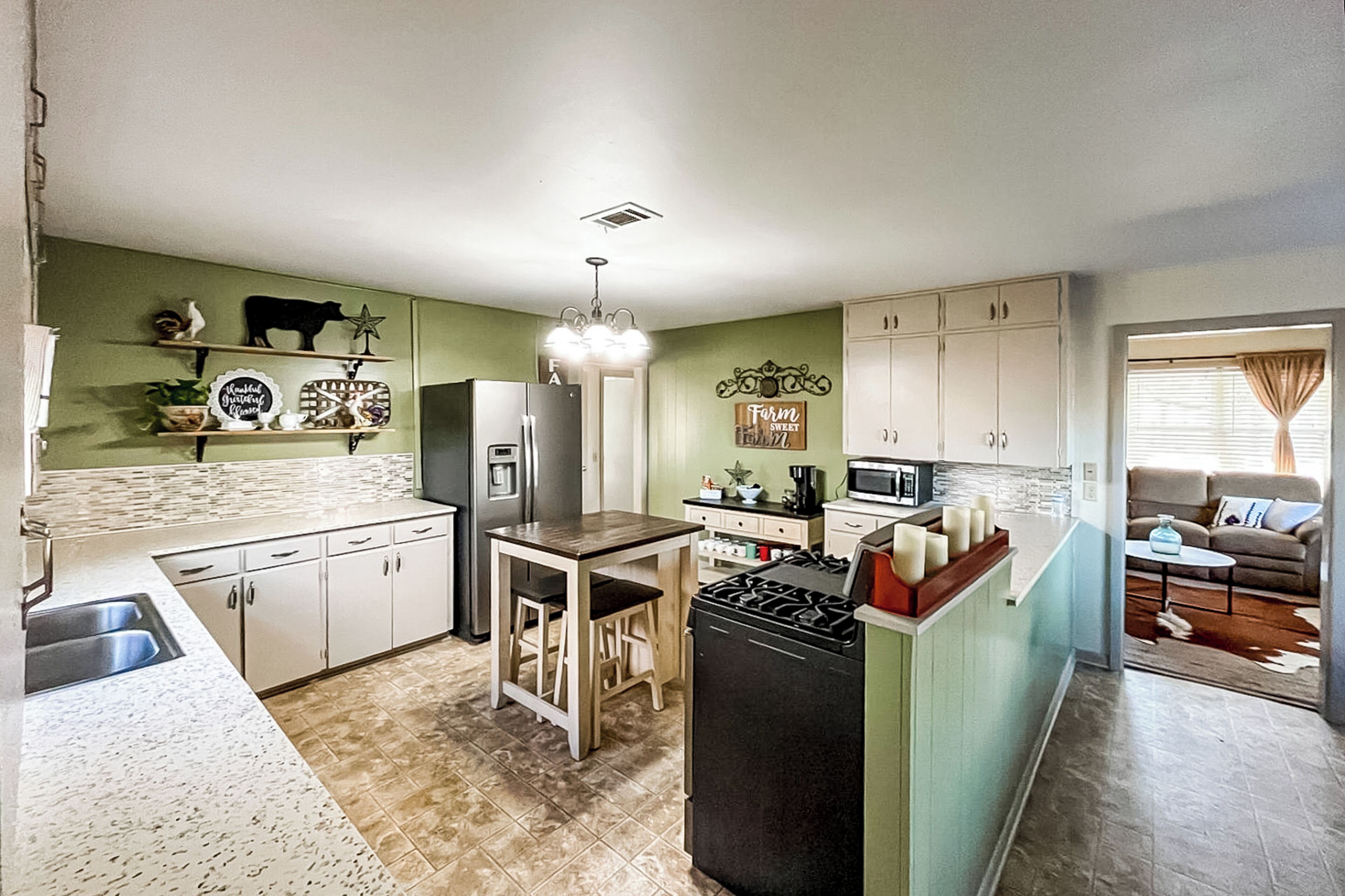 Fridge, microwave, stovetop, dishwasher