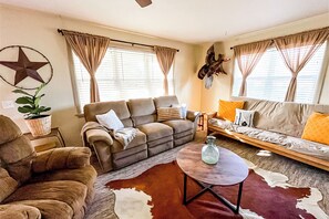 TV - Fenced Yard! Peaceful Retreat in Smithville (Smithville)