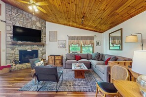 TV, DVD player - Mtn-View Deck! Maggie Valley Cabin, 8 Mi to Skiing (Maggie Valley)