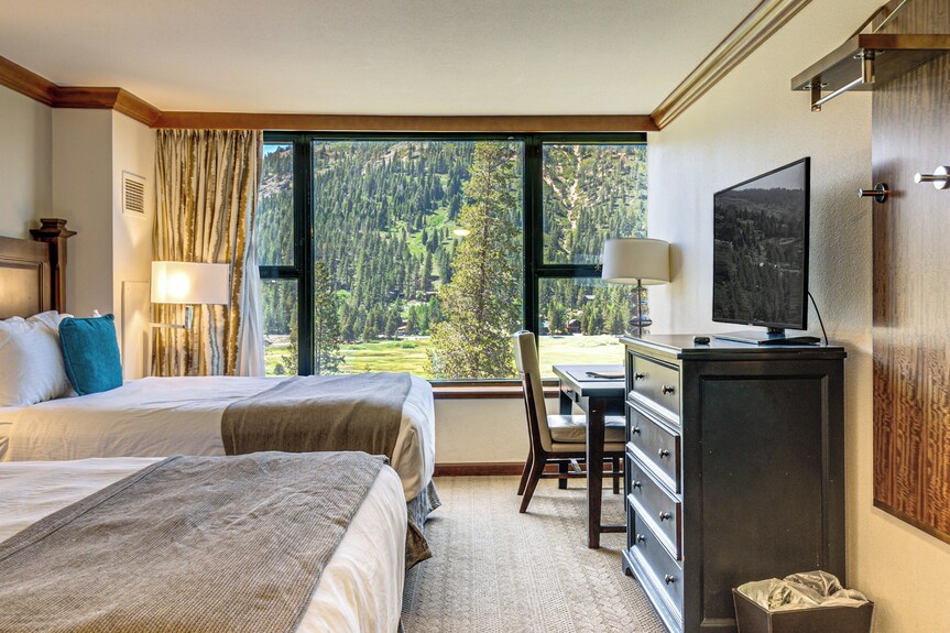 Hike, Ski & Ice Skate! Everline Resort Studio - Tahoe City, CA