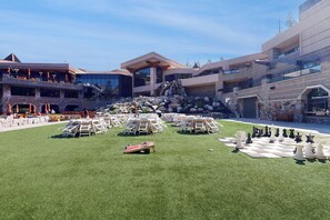 Outdoor dining - Luxe North Lake Tahoe Getaway in Everline Resort! (Olympic Valley)