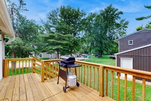Property grounds - Steps to Dtwn & St Croix River! 'Stucco House' (North Hudson)