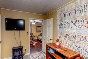 Interior - ‘Keepin’ it Reel’ Retreat Near Lake O’ the Pines (Avinger)