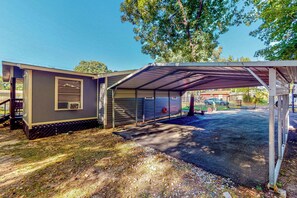 المنطقة المحيطة بالمنشأة