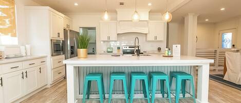 Fridge, microwave, stovetop, dishwasher