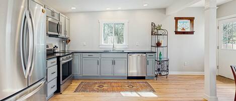 Fridge, microwave, stovetop, dishwasher