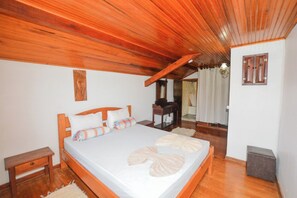 3 habitaciones, tabla de planchar con plancha, internet y ropa de cama 