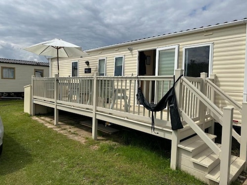 Your Happy Place - 8 Berth Caravan 5 minutes from lovely sandy beach