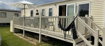 Your Happy Place - 8 Berth Caravan 5 minutes from lovely sandy beach