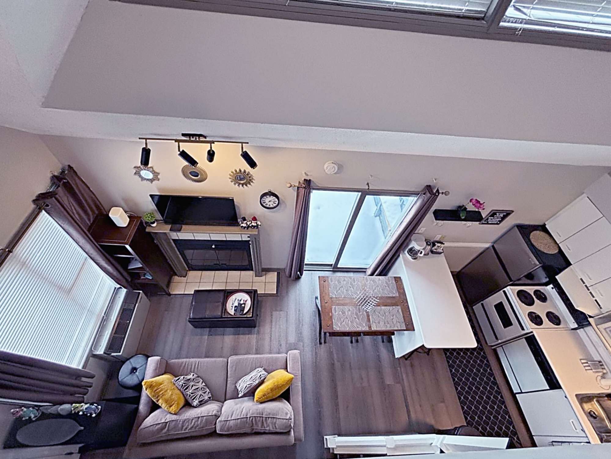 TV, fireplace