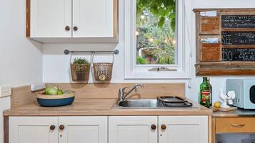 Fridge, microwave, dishwasher, coffee/tea maker