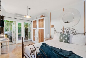 Iron/ironing board, WiFi, bed sheets - Converted studio w/ garden views (Queenscliff)