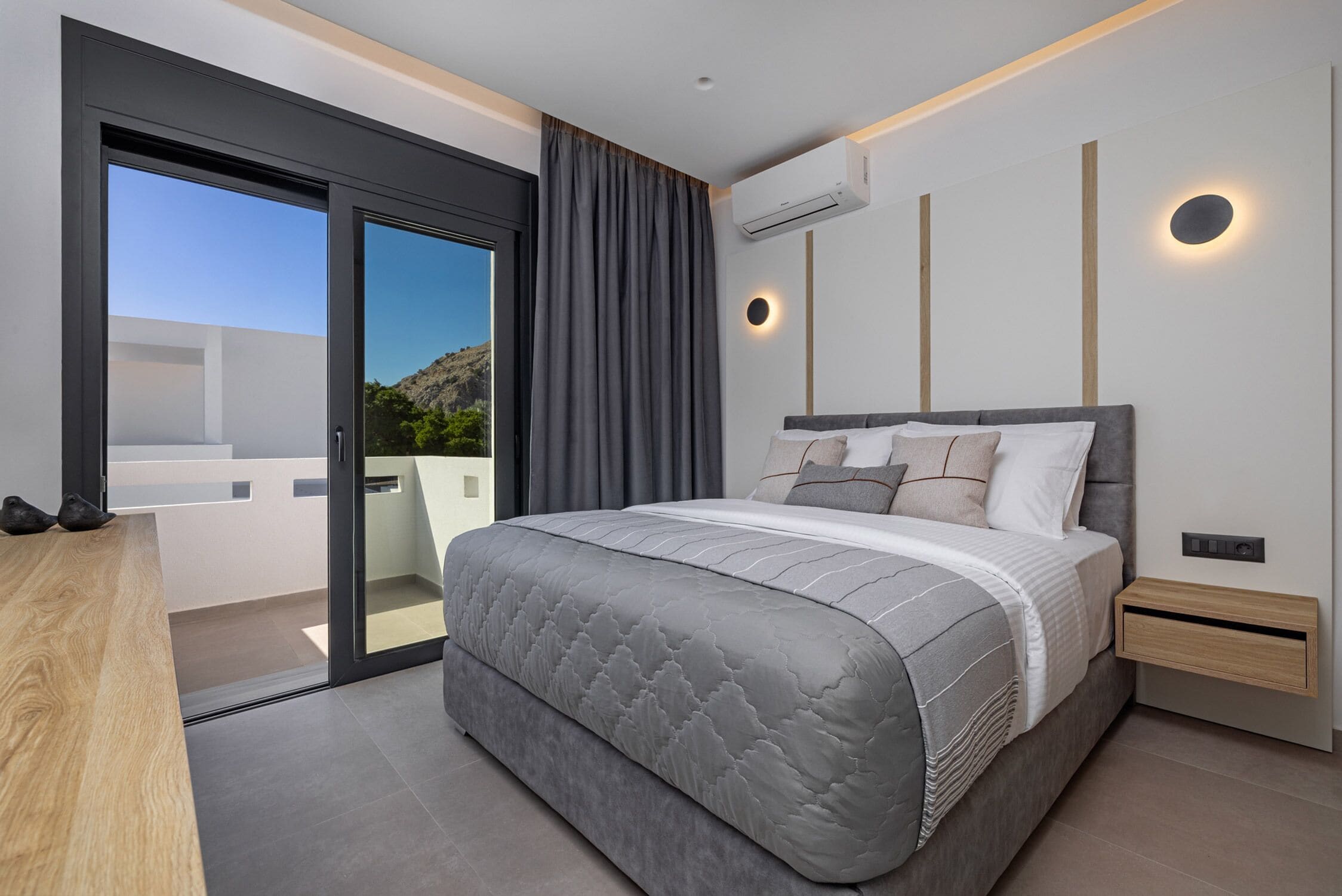 Villa Luxe, piscine privée, vue piscine | Coffres-forts dans les chambres, rideaux occultants