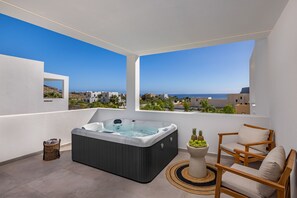 Bañera de hidromasaje al aire libre