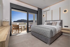 Vila superluxo, piscina particular, vista para a piscina | Cofres nos quartos, cortinas blackout, quartos à prova de som