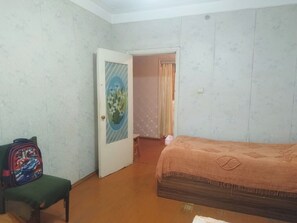 Caja de seguridad en la habitación y escritorio