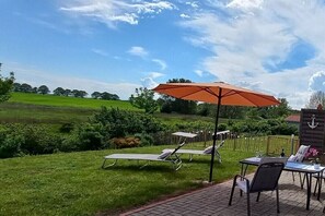 Outdoor dining - MeerRaum 1 Comfortable holiday residence (Rerik)