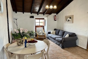 Smart TV, DVD player - Sofia House with pool in Granadilla de Abona (Granadilla de Abona)