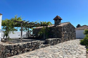 Property grounds - The Old Tobacco Shop Poleo House with private pool (Callao Salvaje)