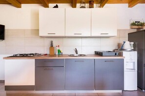 Kühlschrank, Herdplatte, Geschirrspüler