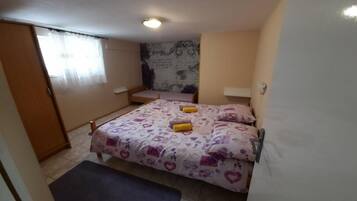 1 bedroom, WiFi (free)