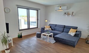 Smart TV - Two Bedroom Apartment with Balcony and Sea View (Roza) (A1) (Šibenik)