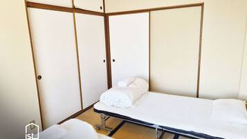 4 bedrooms, iron/ironing board, travel cot, WiFi