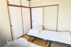 4 dormitoris, planxa i posts de planxar, un bressol de viatge i wifi 