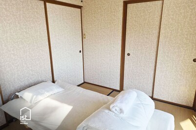 ist villa 06: Private Beachfront, Sleeps 16