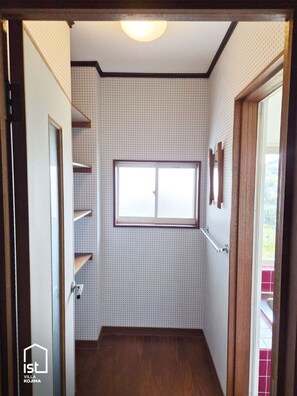 Interior - Large Beachfront Island Villa Sleeps 12 Ideal for Families and Groups (Bizen)