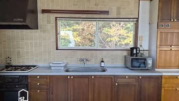 冰箱、微波炉、烤箱、炉灶