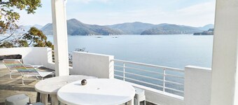 Large Beachfront Island Villa Sleeps 12 Ideal for Families and Groups