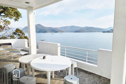 Large Beachfront Island Villa Sleeps 12 Ideal for Families and Groups