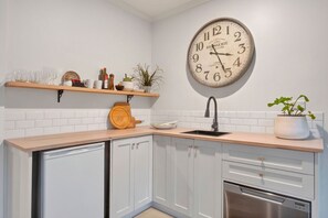 Kühlschrank, Mikrowelle, Geschirrspüler