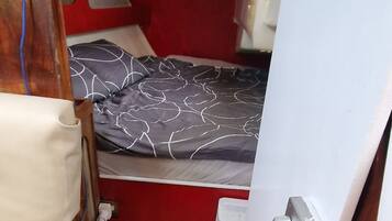 2 bedrooms, desk, free WiFi, bed sheets