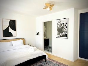 مكواة/لوح كي وواي فاي وملاءات أسرّة