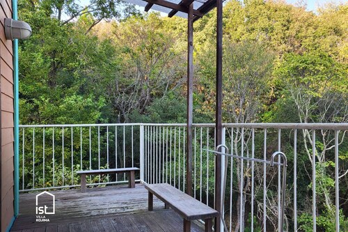 ist villa 07: Hilltop Lookout, Sleeps 7