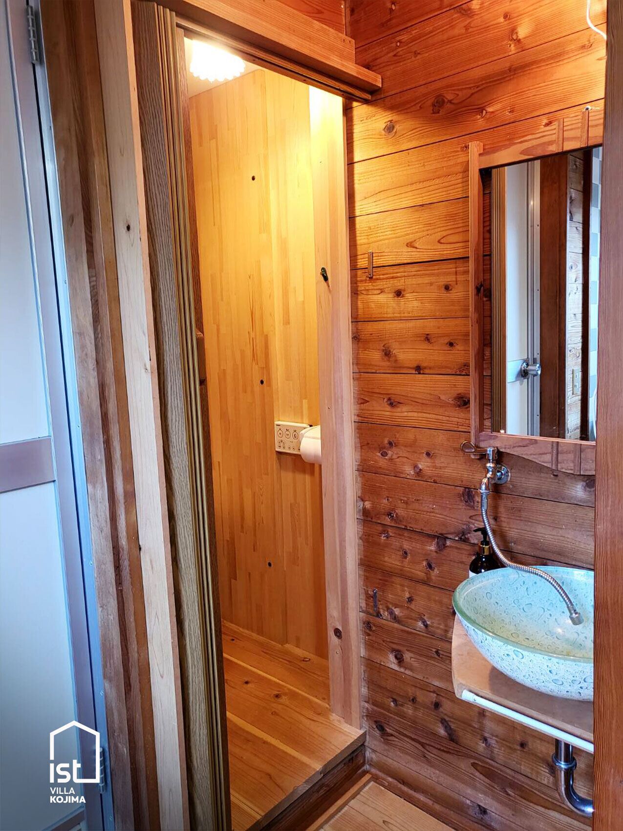 Haartrockner, Bidet, Handtücher, Seife