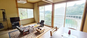 Central Island Villa near Shops Family Friendly and Convenient